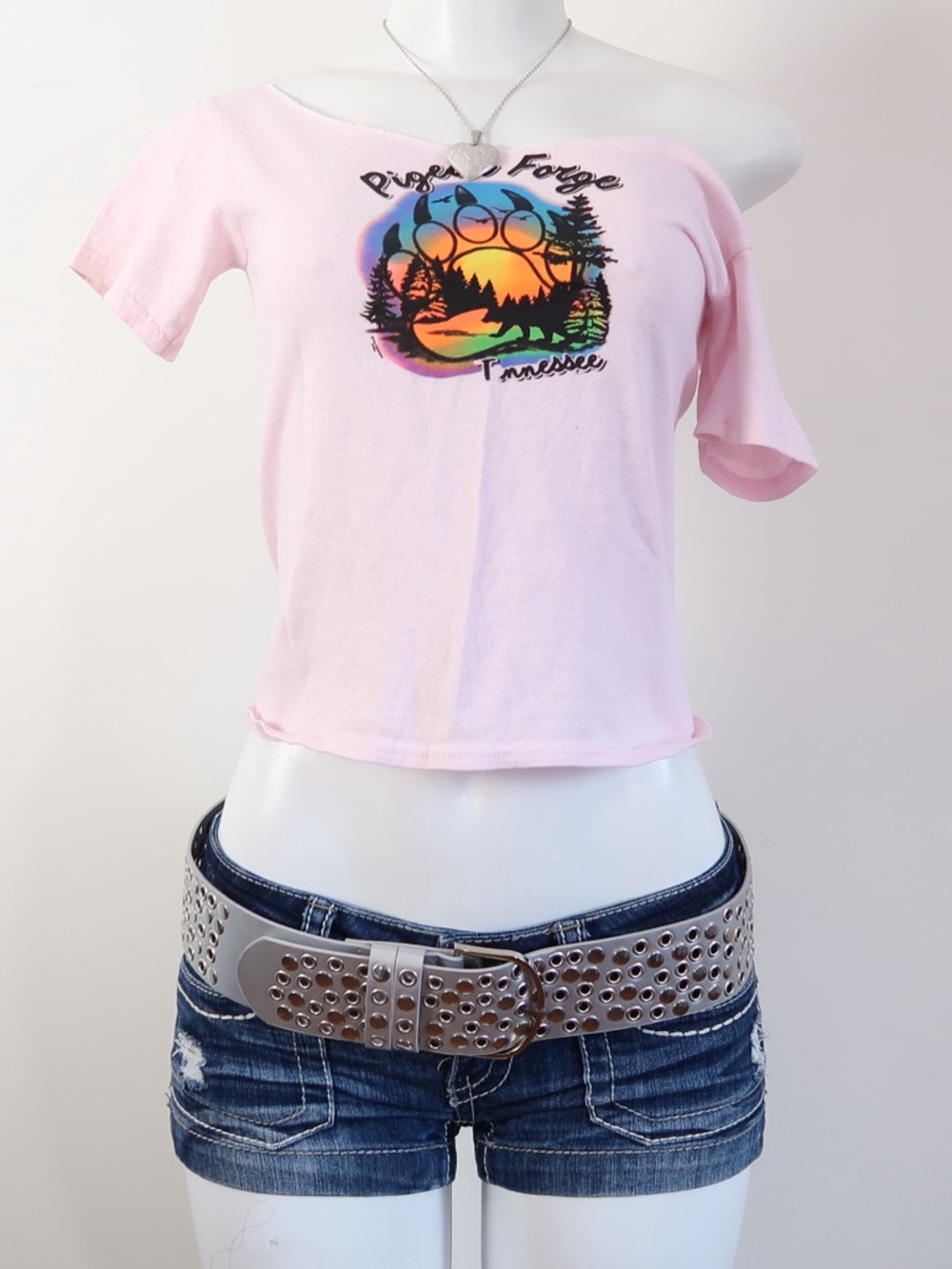 Pink Off-Shoulder Graphic‎ Crop Top